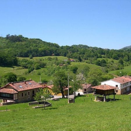 Gasthaus Turismo Rural El Sidron Piloña Exterior foto