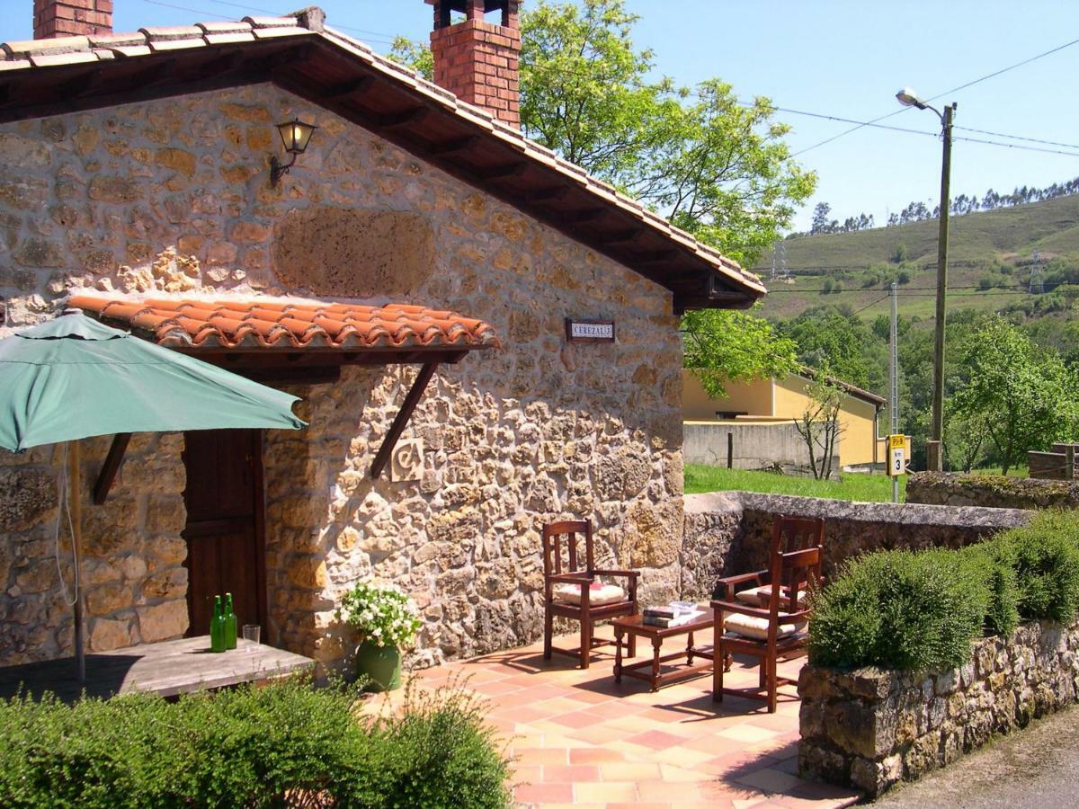 Gasthaus Turismo Rural El Sidron Piloña Exterior foto
